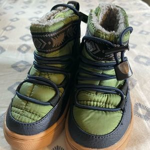 TOMS infant snow boots